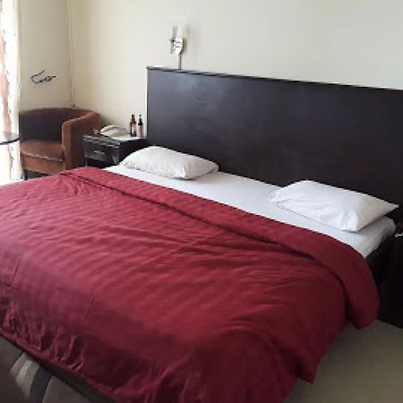 Room In Lodge - Premier Hotel-Ибадан Экстерьер фото
